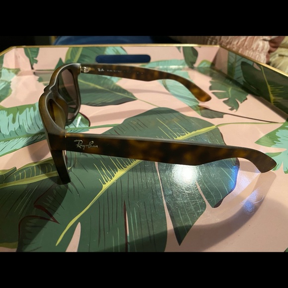 Ray-Ban sunglasses - Picture 3 of 4